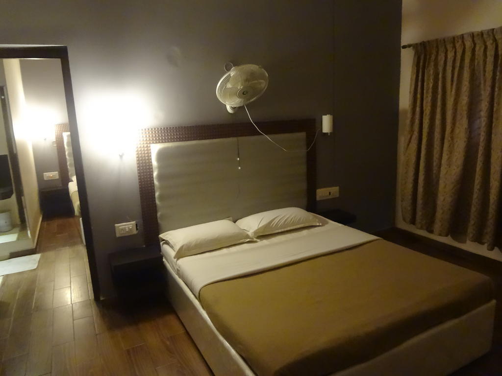 Hotel New Rajdarshan Мадікері Номер фото