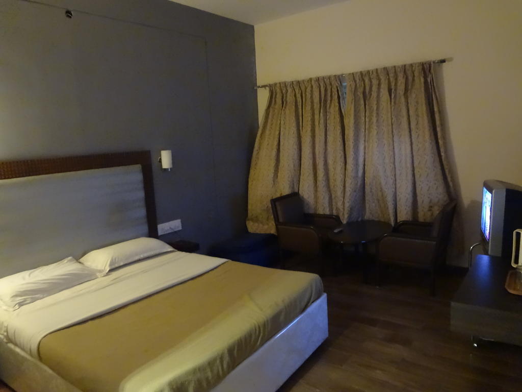 Hotel New Rajdarshan Мадікері Номер фото