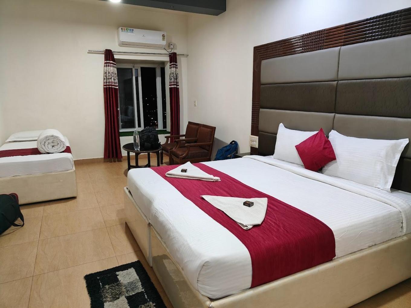 Hotel New Rajdarshan Мадікері Екстер'єр фото