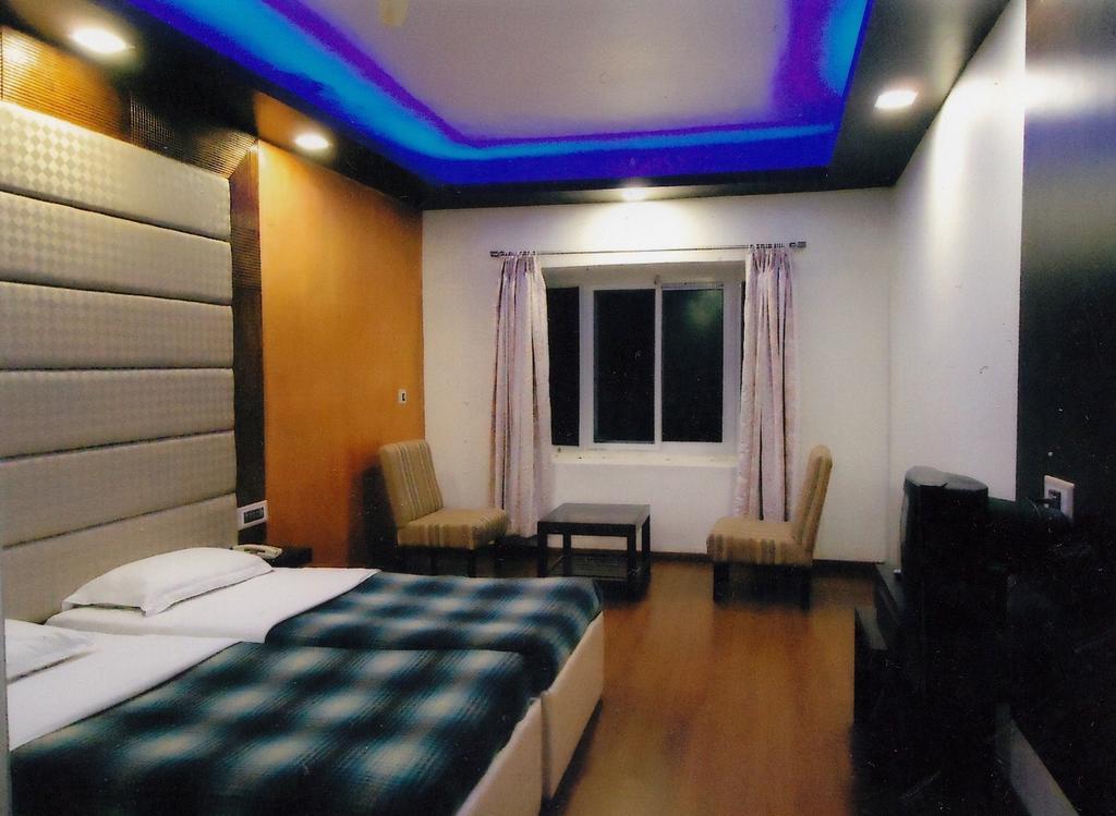 Hotel New Rajdarshan Мадікері Екстер'єр фото